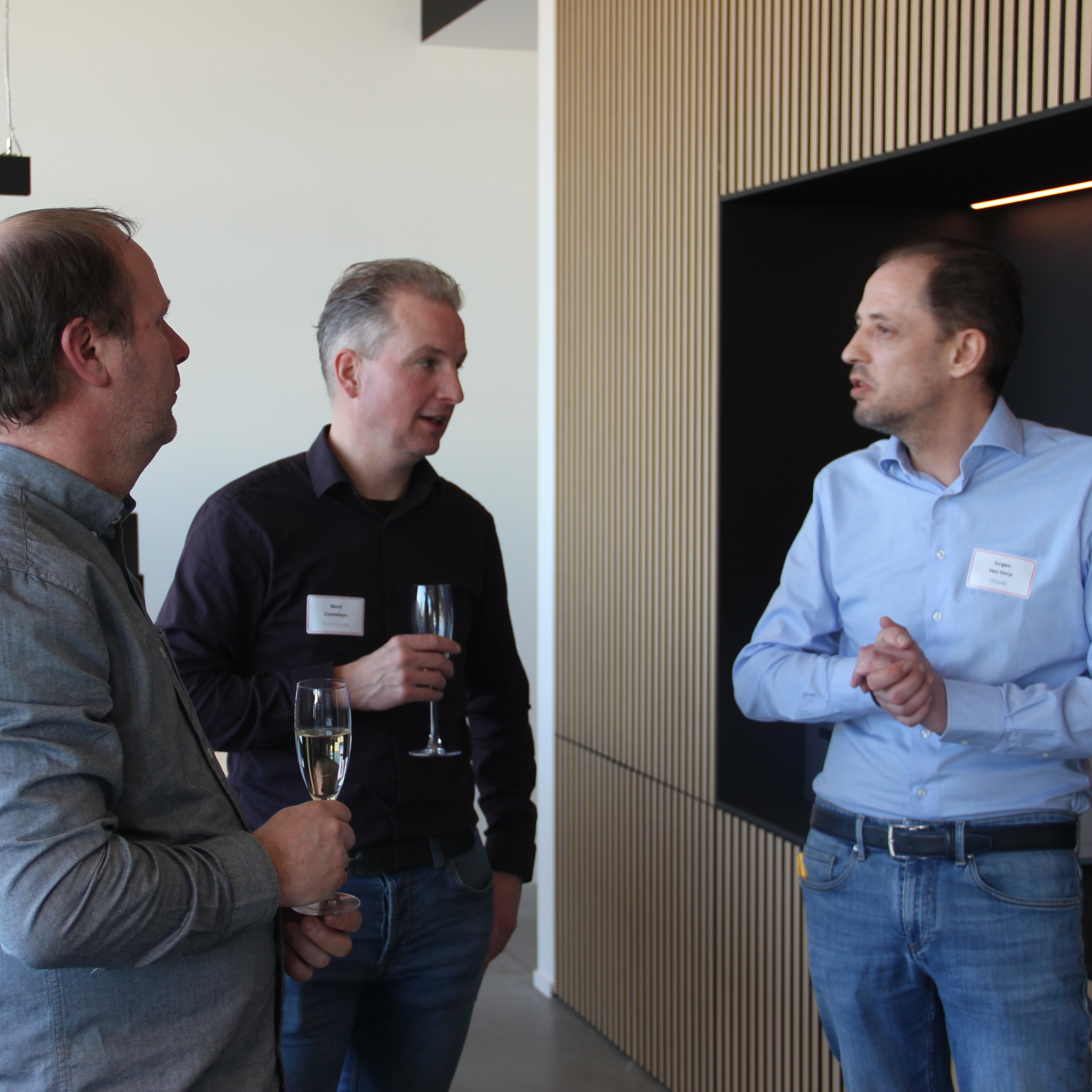 Ontwerp, assemblage en integratie van stuurborden en schakelborden op maat