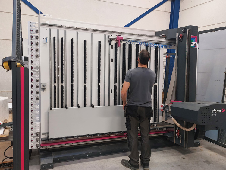 Efficiënte productie van behuizingen en platen met Perforex CNC-machine
